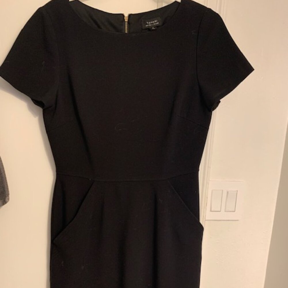 TAHARI Shift Dress, Size 6, Black, gold exposed back zipper